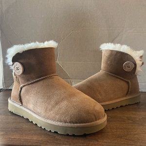 Mini Bailey Button Size 7